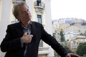 Il regista Julien Temple