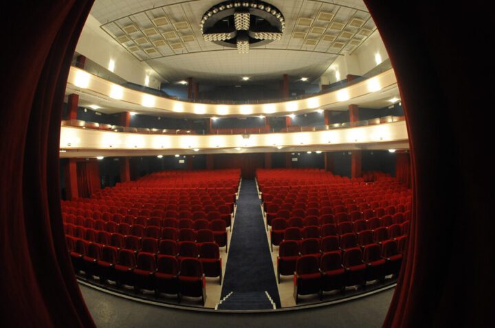 Il teatro Diana di Napoli 