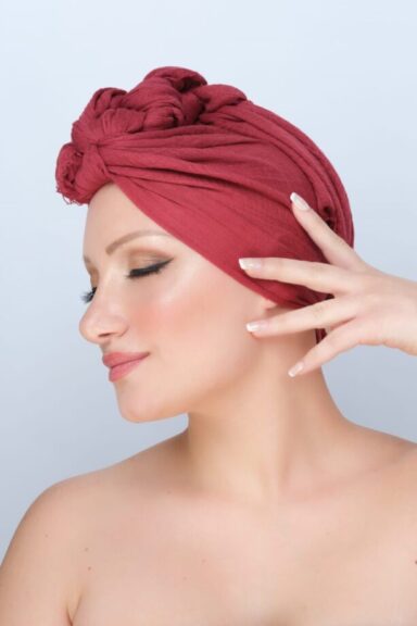 Un modello della collezione turbanti