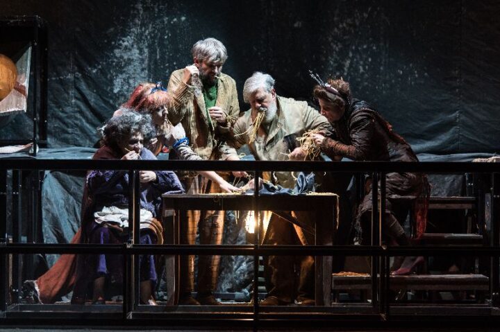 Miseria e nobiltà. Una scena (foto di Federica Di Benedetto)