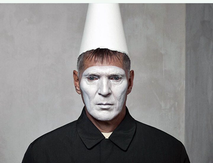 “I Am” di Erwin Olaf al Blu di Prussia