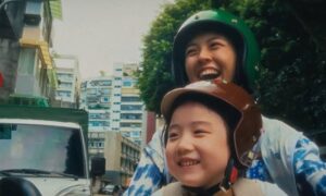 Left-handed girl di Shih-Ching Tsou