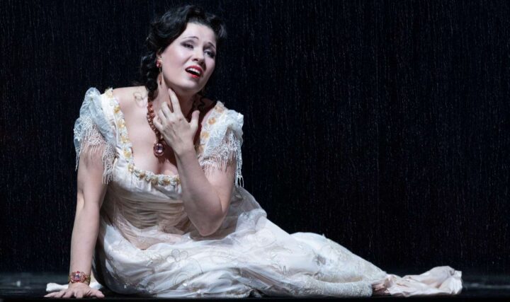 “La Traviata” ritorna al Lirico di Napoli