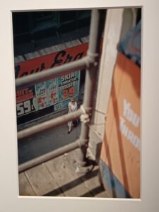 Saul Leiter - Donna in attesa