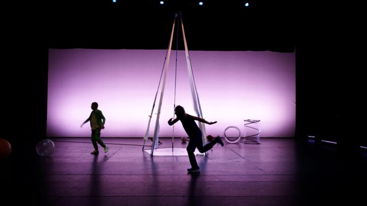 Antonio Rezza METADIETRO foto Flavia Mastrella 