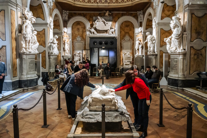 l'Arte  la meraviglia a portata di mano_Visita tattile_Cappella Sansevero_ph. Andrea Salzillo per Rive Studio