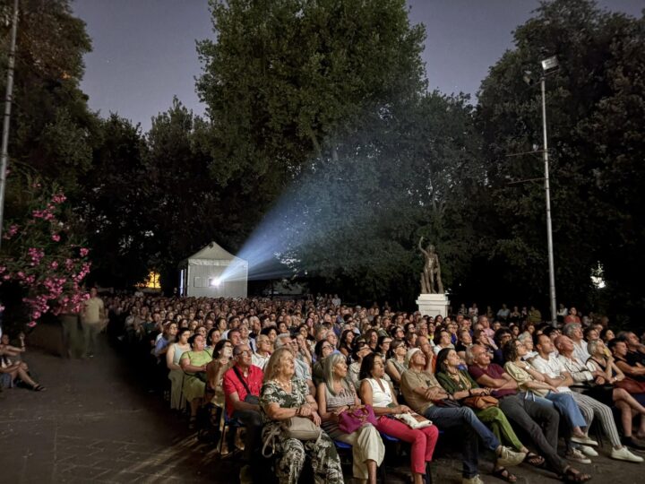 Notizie Teatrali, magazine di cultura e spettacolo 19 Milvia Marigliano illumina Cinema intorno al Vesuvio 2026