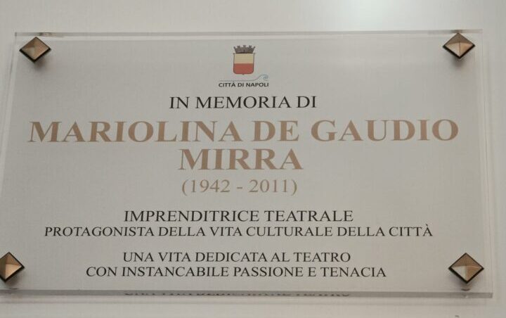 Notizie Teatrali, magazine di cultura e spettacolo 12 Una targa per Mariolina De Gaudio Mirra