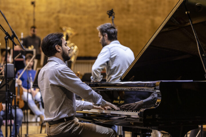 Notizie Teatrali, magazine di cultura e spettacolo 42 Claudio Bonfiglio: la musica come atto di ribellione.