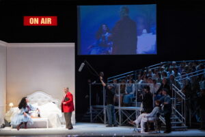 Pagliacci, il teatro nel teatro: la finzione si tinge di sangue 1 Pagliacci-una scena